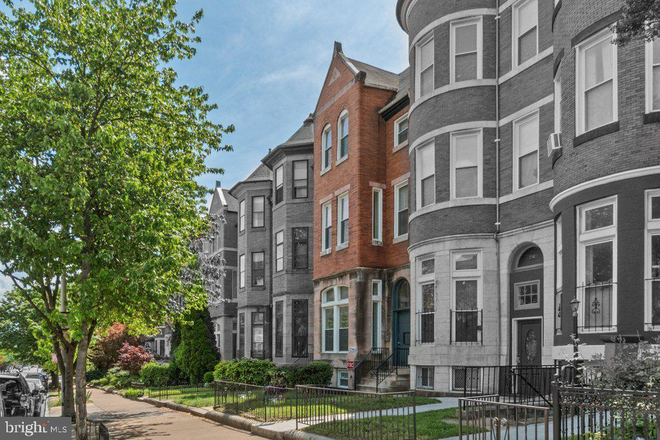 Street View - Private Apartment In Secure Building Walking Distance to Campuss