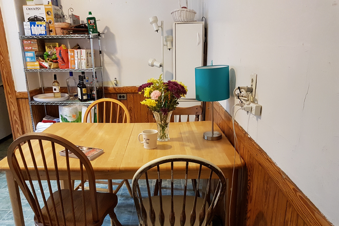 Eat in kitchen - PERFECT FOR TUFTS STUDENTS! Campus living in your own spacious apartment rather than a cramped dorm