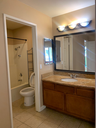 Bathroom - 2 bedroom 2 bathroom apartment close to campus