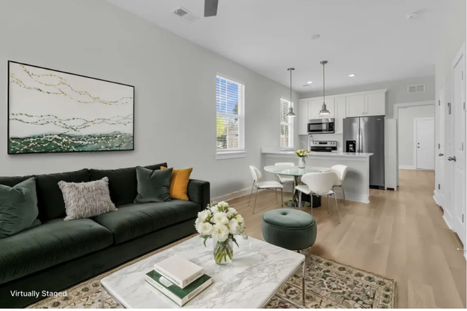 Living Room - 3 bed/ 2.5 bath house 10 minutes from MUSC Campus