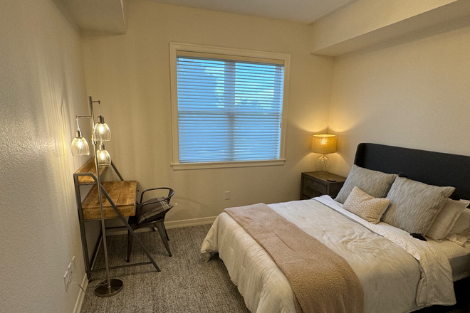 Bedroom - Condo across from campus - University Blvd/Sorority row