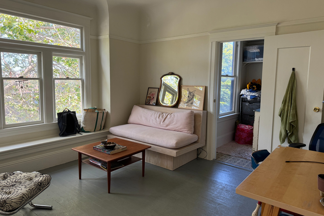 Bedroom - Spacious Bedroom in Sunny 4-Bedroom Temescal House (Unfurnished, 1-year lease)