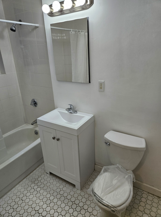 - - NO BROKER FEE 2 BED 1 BATH BERKLEE Apartments