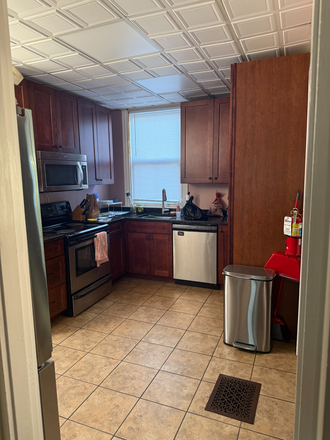 kitchen - 4 beds, 2 Baths on Hudson, close to campus House