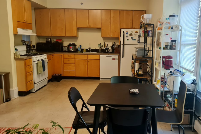 Kitchen and dinning room - Beckwith Circle/HUH. Looking for a female Harvard-affiliated roommate Apartments