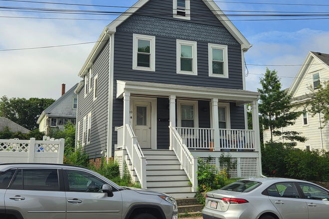 House Exterior, there are 4 houses on the street - Malden Center Area | 1BR + Home Office Space | Quiet Street